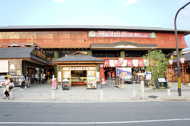 800px-Arashiyama_Station.jpg